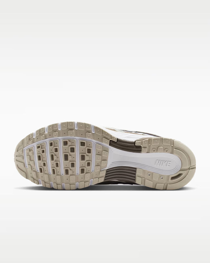 NIKE - P-6000