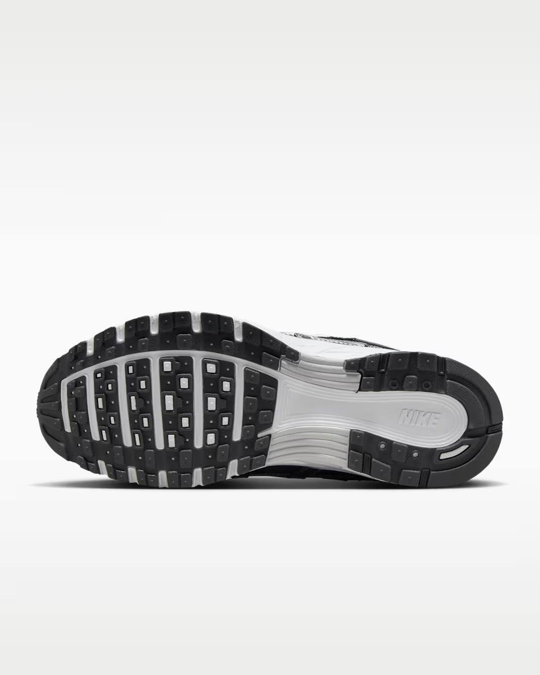 NIKE - P-6000