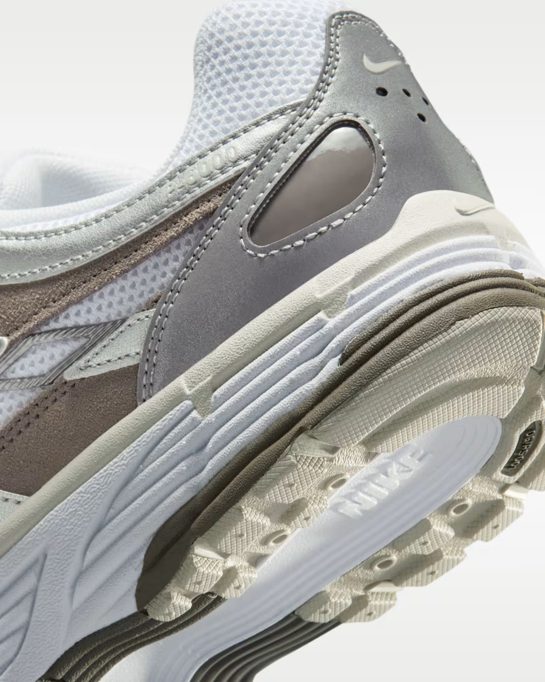 NIKE - P-6000