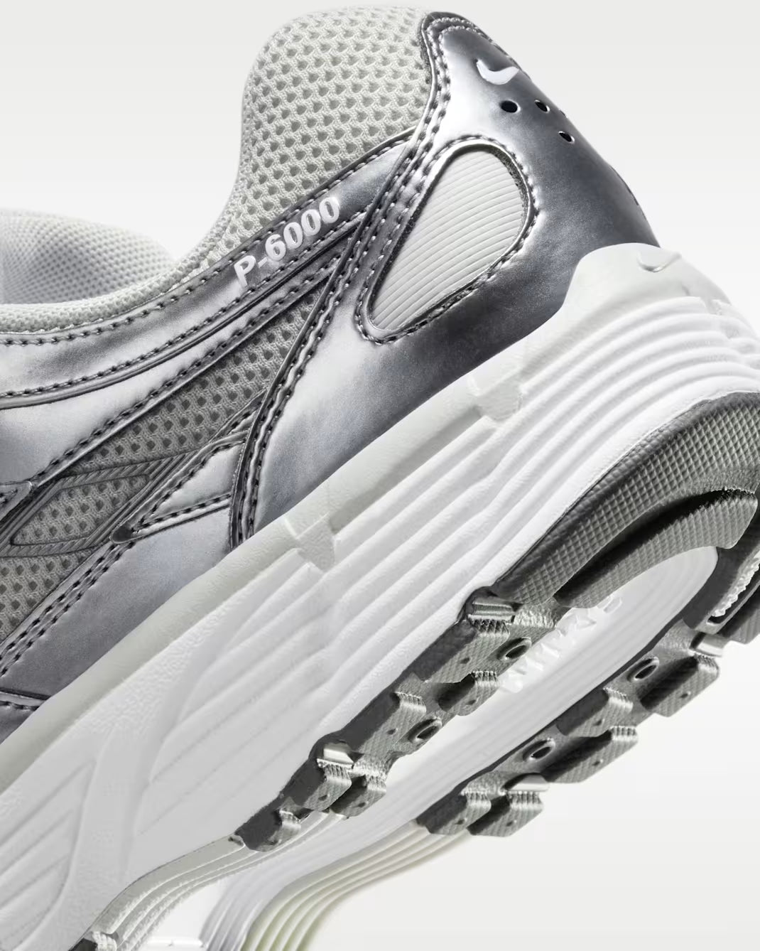 NIKE - P-6000