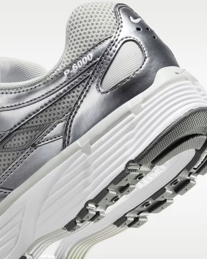 NIKE - P-6000
