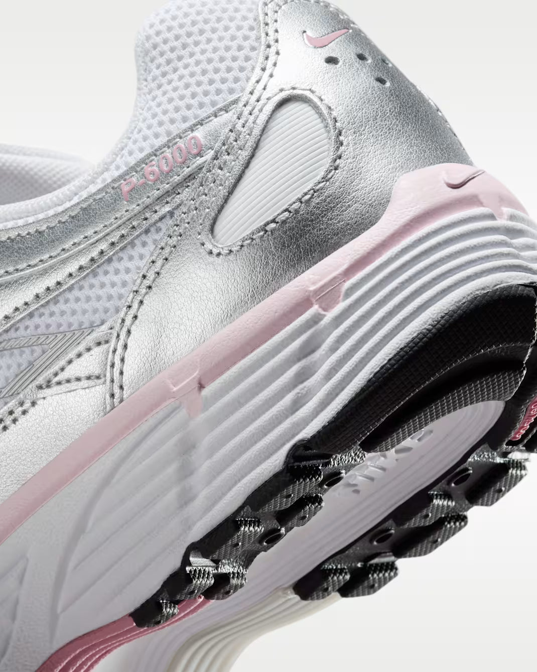 NIKE - P-6000